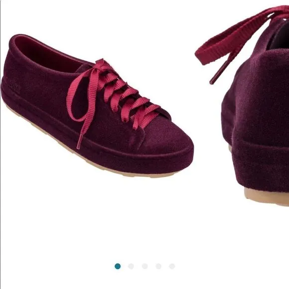 Melissa Be blocked super comfy cushioned foodbed sneaker size 6 and 7, new
