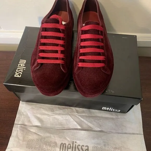 Melissa Be blocked super comfy cushioned foodbed sneaker size 6 and 7, new