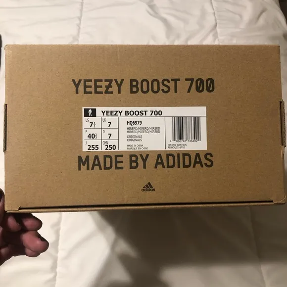 Men Adidas Yeezy 700 V3 Size US 7