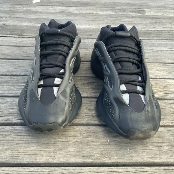 Men Adidas Yeezy 700 V3 Size US 7