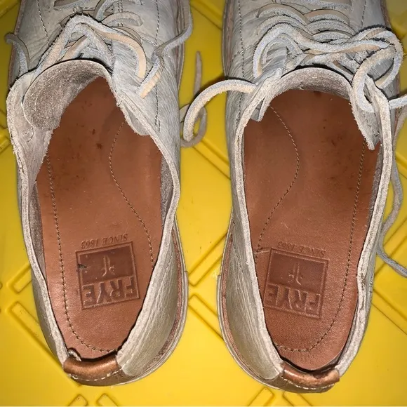 Men’s 9 FRYE Leather Sneakers Natural Low Lace Up Casual Walking Shoes 3481161