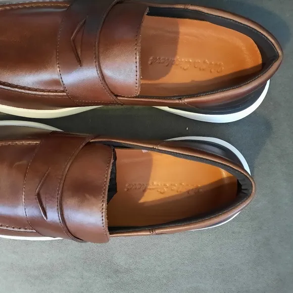 Men's Designer Wolf &amp; Shepherd Crossover Loafer in Maple, Size 9