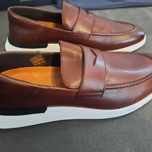 Men's Designer Wolf &amp; Shepherd Crossover Loafer in Maple, Size 9
