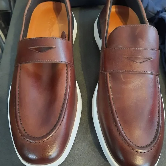 Men's Designer Wolf &amp; Shepherd Crossover Loafer in Maple, Size 9
