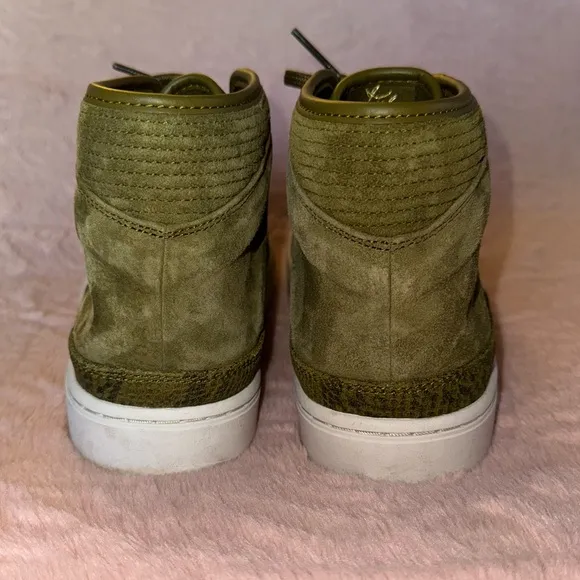 Men’s Jordan Westbrook size 9.5 Military Green Snakeskin