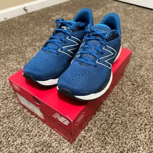 Men’s New Balance sz 11, 860 Athletic running shoes
