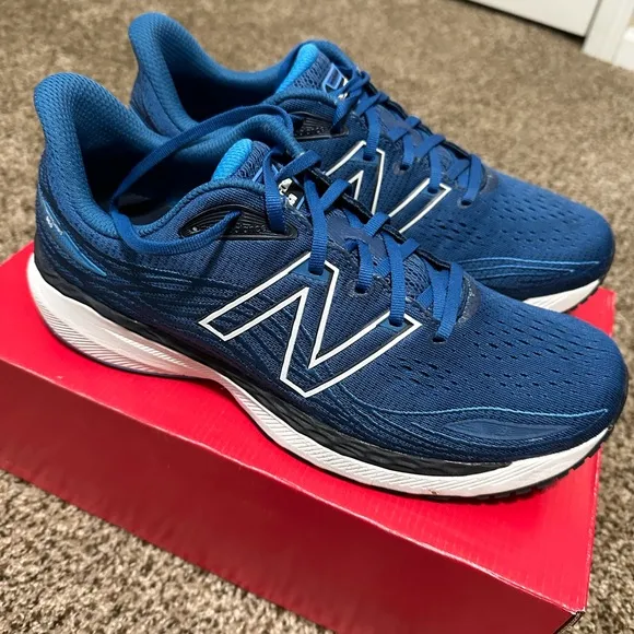 Men’s New Balance sz 11, 860 Athletic running shoes