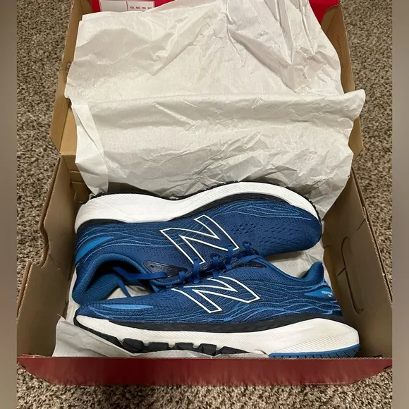 Men’s New Balance sz 11, 860 Athletic running shoes