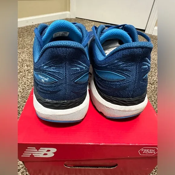 Men’s New Balance sz 11, 860 Athletic running shoes