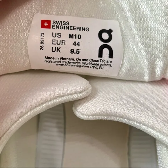 Men’s On Cloud Running shoes.   Size 10