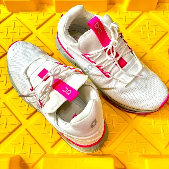 Men’s On Cloud Running shoes.   Size 10