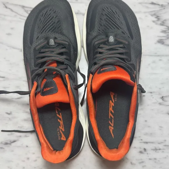 Men’s Size 10.5 Altra Provision 6 Athletic Running Shoes Black and Orange