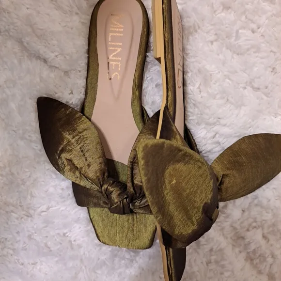 Milines Slip On Shoes Olive Green Size 36 Excellent Likenew Condition