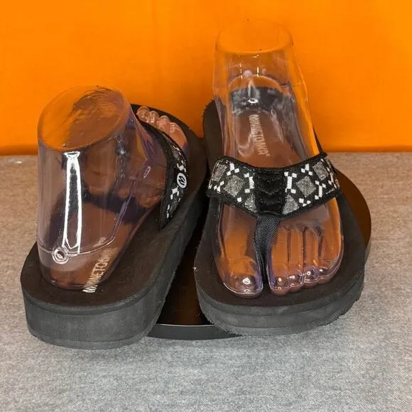 Minnetonka Black Grey White Geometric Flip Flop Thong Sandal Size 7 m