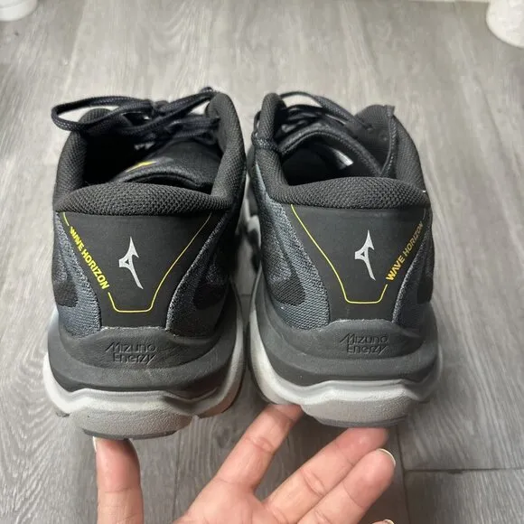 Mizuno Wave Horizon 7 Men’s size 13 Running Shoes Black And Yellow