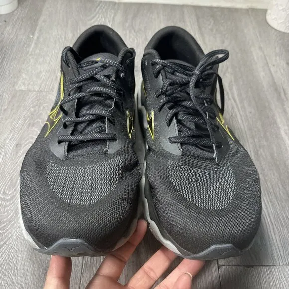 Mizuno Wave Horizon 7 Men’s size 13 Running Shoes Black And Yellow