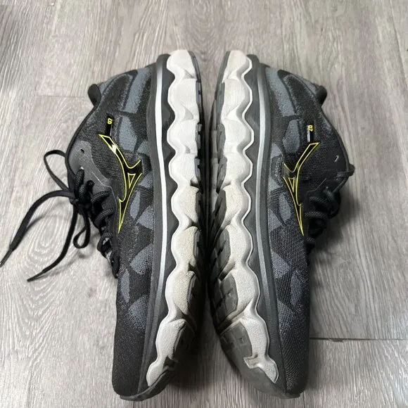 Mizuno Wave Horizon 7 Men’s size 13 Running Shoes Black And Yellow