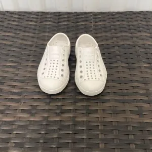 Native Jeffersons shoes children’s size 7