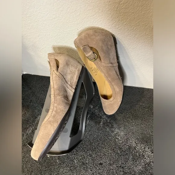Naturalizer N5 Comfort  Real Leather Low-Heeled Sandals W/ Buckle Clasp Size 9 M