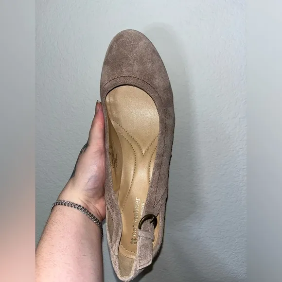 Naturalizer N5 Comfort  Real Leather Low-Heeled Sandals W/ Buckle Clasp Size 9 M