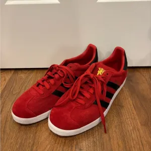 NEW Adidas Originals Gazelle Manchester United Red Black Shoes IE8503 Men's 9