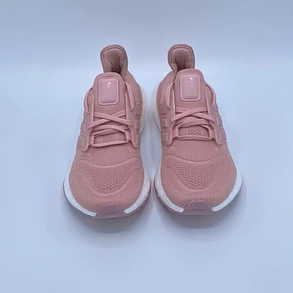 NEW! adidas Ultraboost 22 Women's Running Shoes Size 10 GX5592