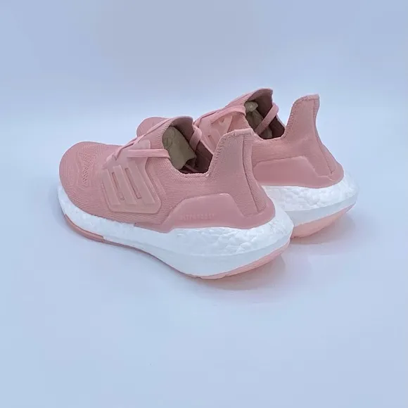 NEW! adidas Ultraboost 22 Women's Running Shoes Size 10 GX5592