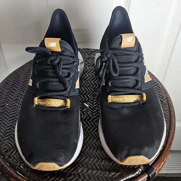 New Balance Fresh Foam ROAV Running Shoes MEN Size 12 (2E) Wide