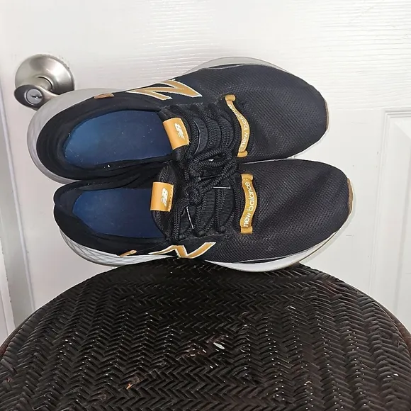 New Balance Fresh Foam ROAV Running Shoes MEN Size 12 (2E) Wide