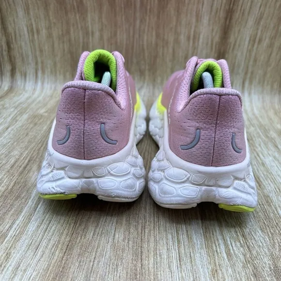 New Balance Fresh Foam X More V4 Women's Size 9 Pink Moon Running Shoes WMORCI4