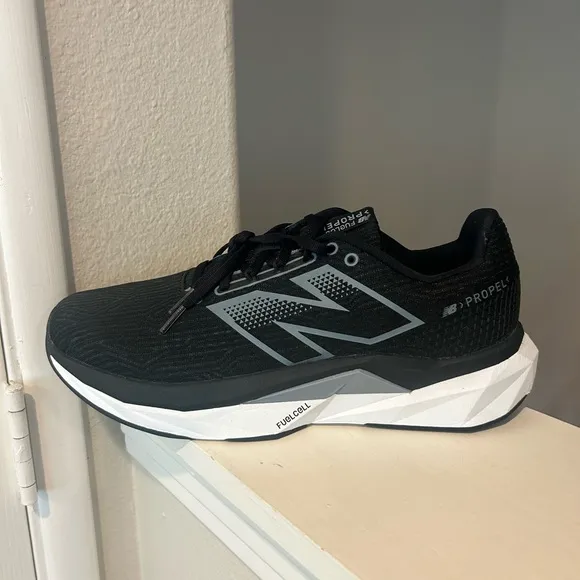 New Balance FuelCell Propel v5 Mens Running Shoes Black Size 11 D - Worn Once