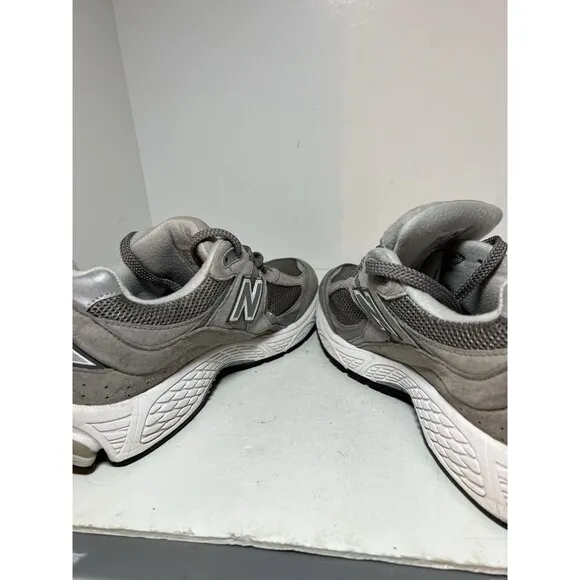 New Balance Shoes Mens 9.5 2002R Grey White Running Athletic sneakers M2002RJM