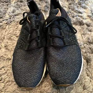 New Balance Women's Black Fresh Foam Sneaker Shoes