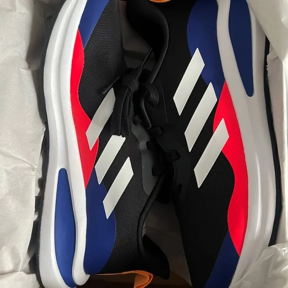New Boy’s adidas FortaRun Running Shoes. Size: 5
