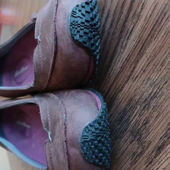 New Eddie Bauer women flats slip on suede shoes, size 8, deep redish purple