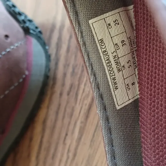 New Eddie Bauer women flats slip on suede shoes, size 8, deep redish purple