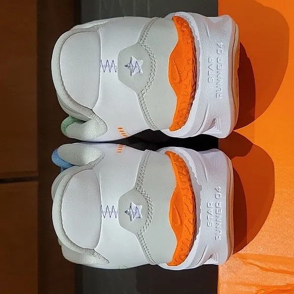 New in Box: NIKE Star Runner 4 NN SE (GS)
