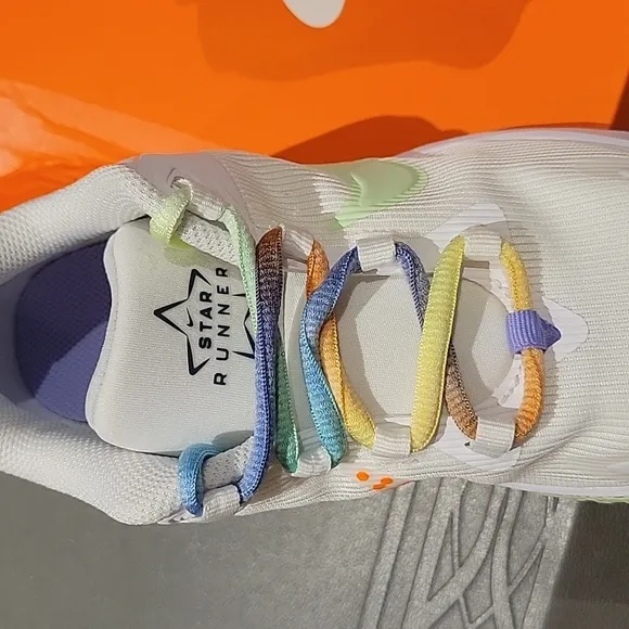 New in Box: NIKE Star Runner 4 NN SE (GS)