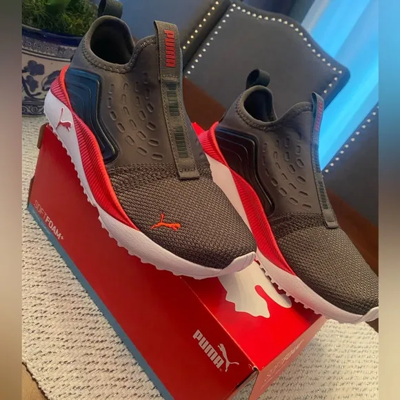 New in Box!  PUMA sneakers BIG BOY - YOUTH Size 6.5