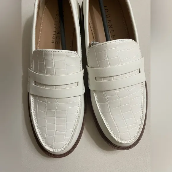 New Journee Collection Kenly Penny Loafers Slip On Shoes White Size 6.5