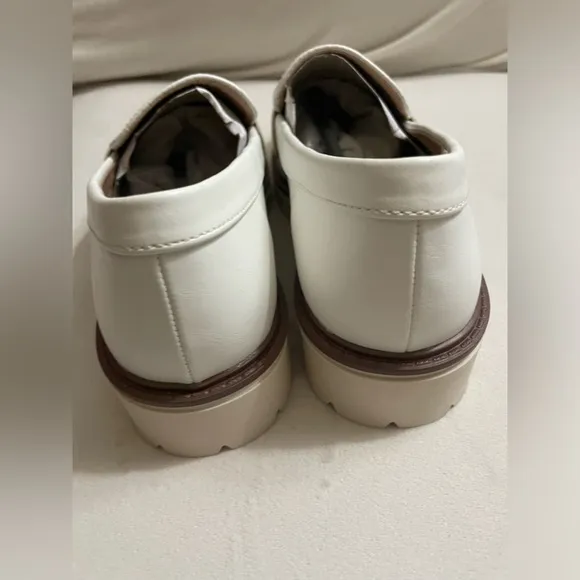New Journee Collection Kenly Penny Loafers Slip On Shoes White Size 6.5