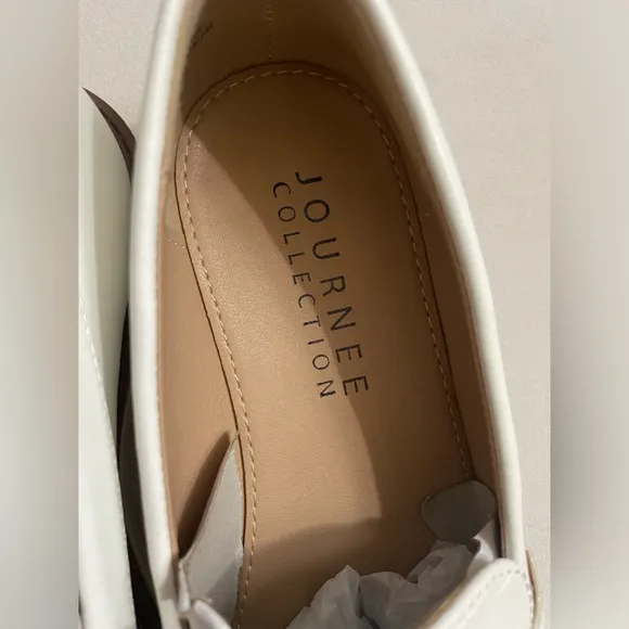 New Journee Collection Kenly Penny Loafers Slip On Shoes White Size 6.5