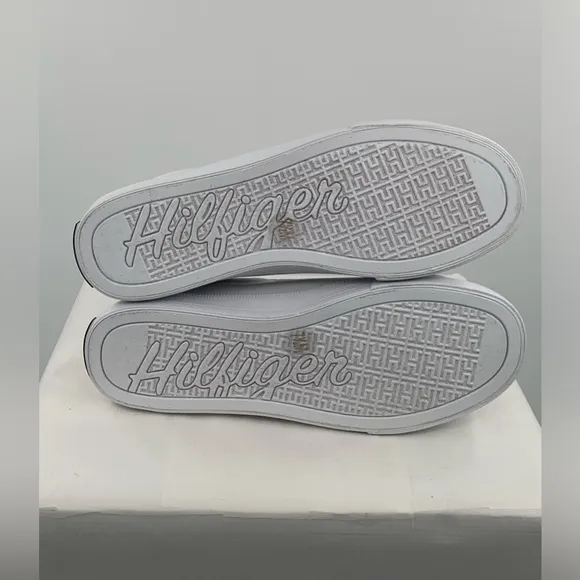 🌹New List🌹NWT Tommy Hilfiger Laven Lace-Less Women’s White Slip On Sneaker Shoes