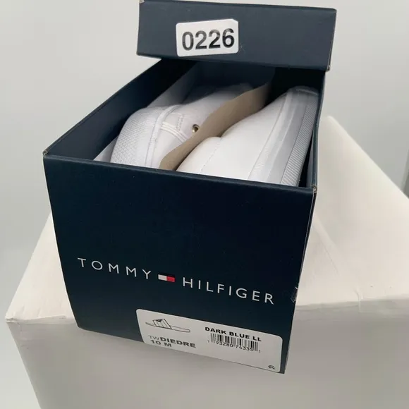 🌹New List🌹NWT Tommy Hilfiger Laven Lace-Less Women’s White Slip On Sneaker Shoes