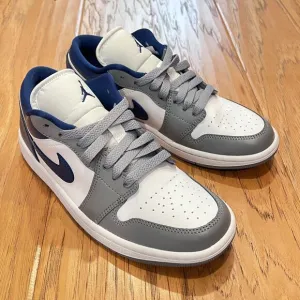 New NIB Nike Air Jordan 1 Low Sneakers Women's 7.5 UNC Stealth Grey French Blue