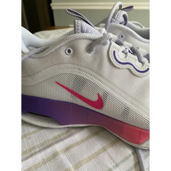 New - Nike Air Max CU4275-001 Women’s Size 11 Sneakers EUC