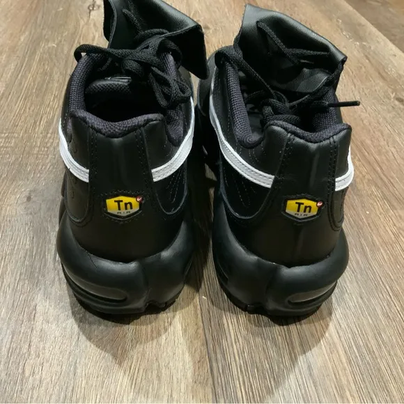 New Nike Air Max Plus Tiempo Black (HF0074-001) Women's 12 / Men's 10.5