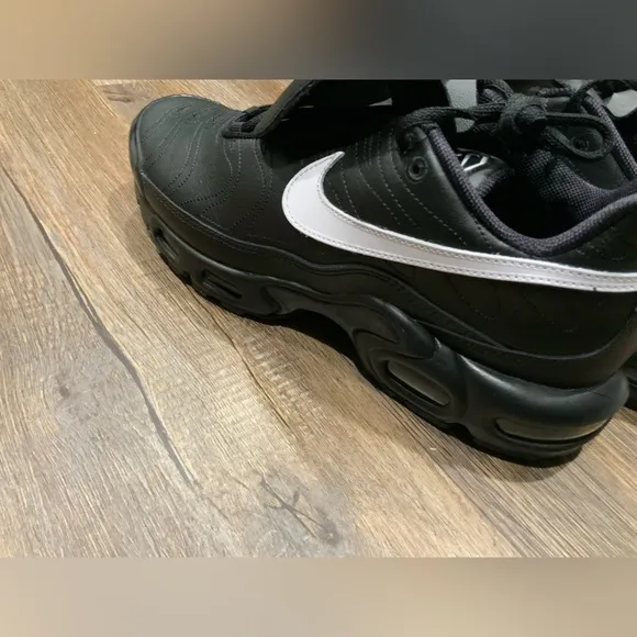 New Nike Air Max Plus Tiempo Black (HF0074-001) Women's 12 / Men's 10.5