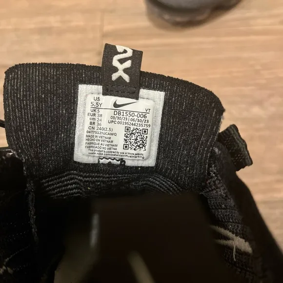 NEW Nike Air VaporMax 2021 Flyknit Mid Triple Black Shoes Kids Running 4Y &amp; 5.5Y