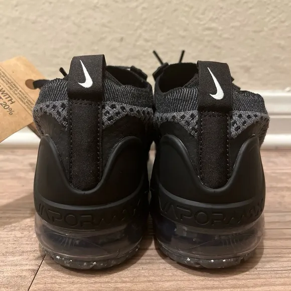 NEW Nike Air VaporMax 2021 Flyknit Mid Triple Black Shoes Kids Running 4Y &amp; 5.5Y